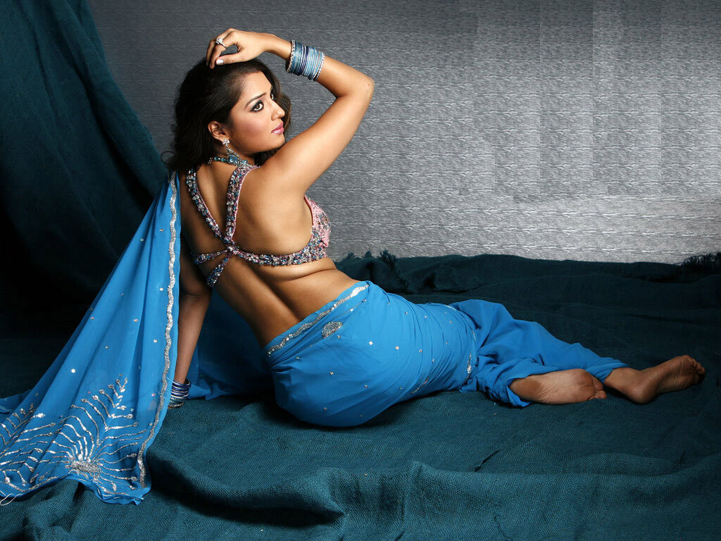 Indian babe saree makes sextape image
