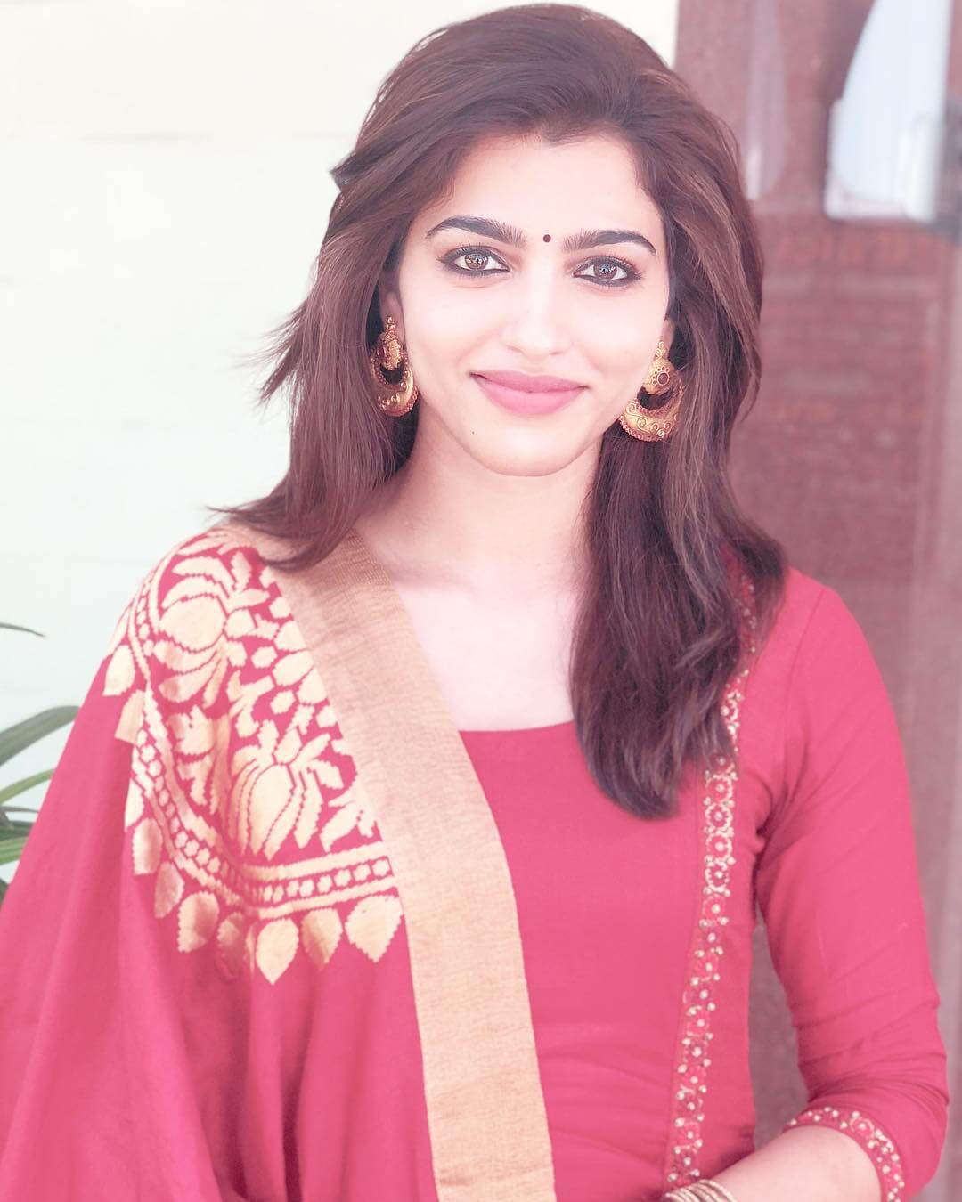 Sai Dhanshika Wiki, Biography, Age, Movies, Images - News Bugz