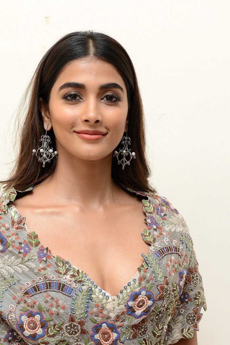 Pooja Hegde Images (8) News Bugz