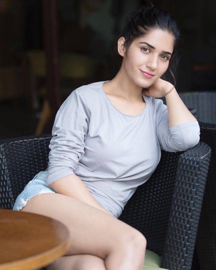 Ruhani Sharma Wiki, Biography, Age, Movies, Family, Images - News Bugz