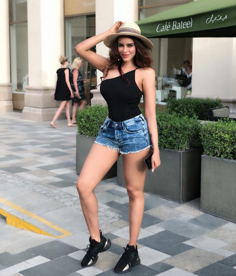 Gizele Thakral Wiki, Biography, Age, Family, Images - News Bugz