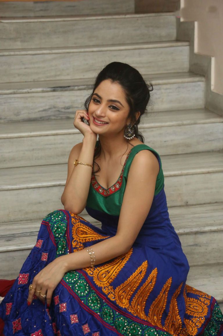 Madirakshi Mundle Wiki, Biography, Age, Movies, Images - News Bugz