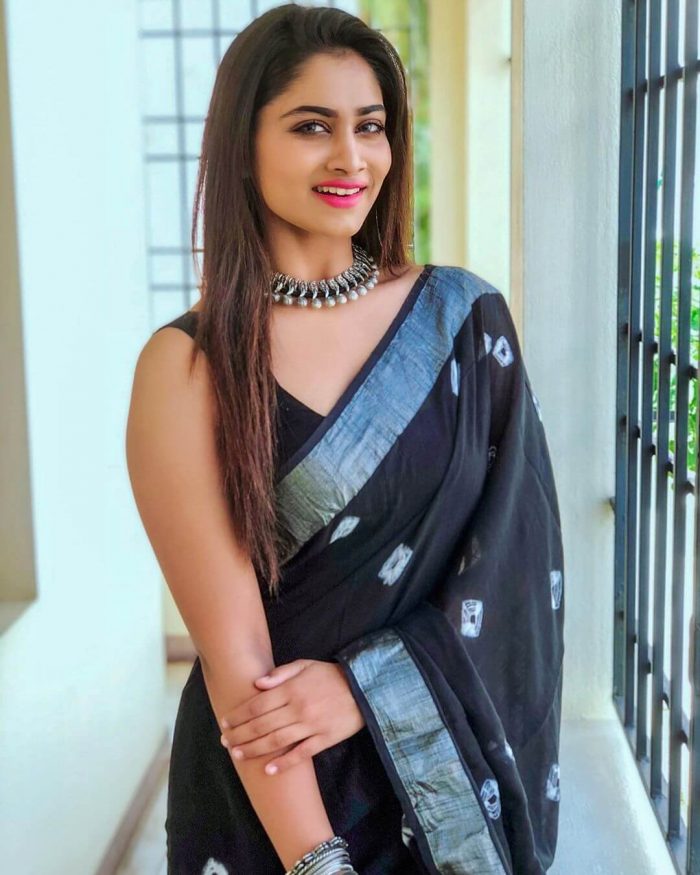 Shivani Narayanan Images